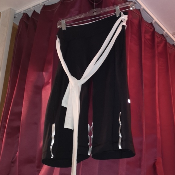 Lululemon Yoga Pants - Picture 2 of 4